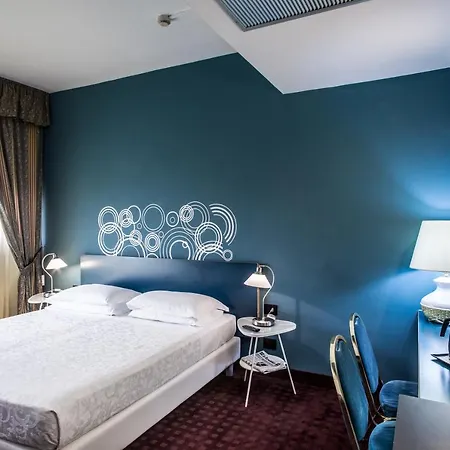 Mirage Hotell 4*
