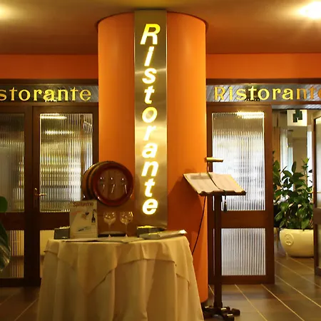 Mirage מלון 4*